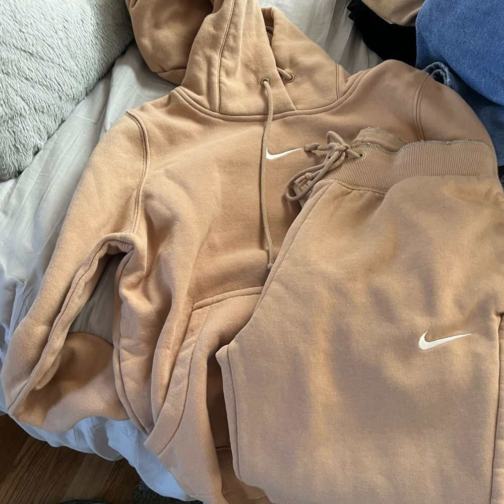Nike Tan Set